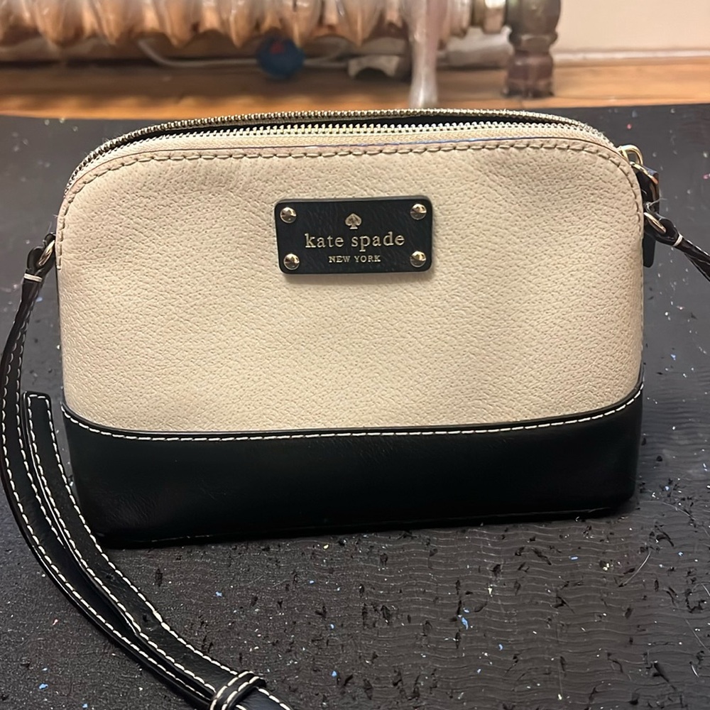 Near perfect condition Kate Spade black and white leather crossbody purse
